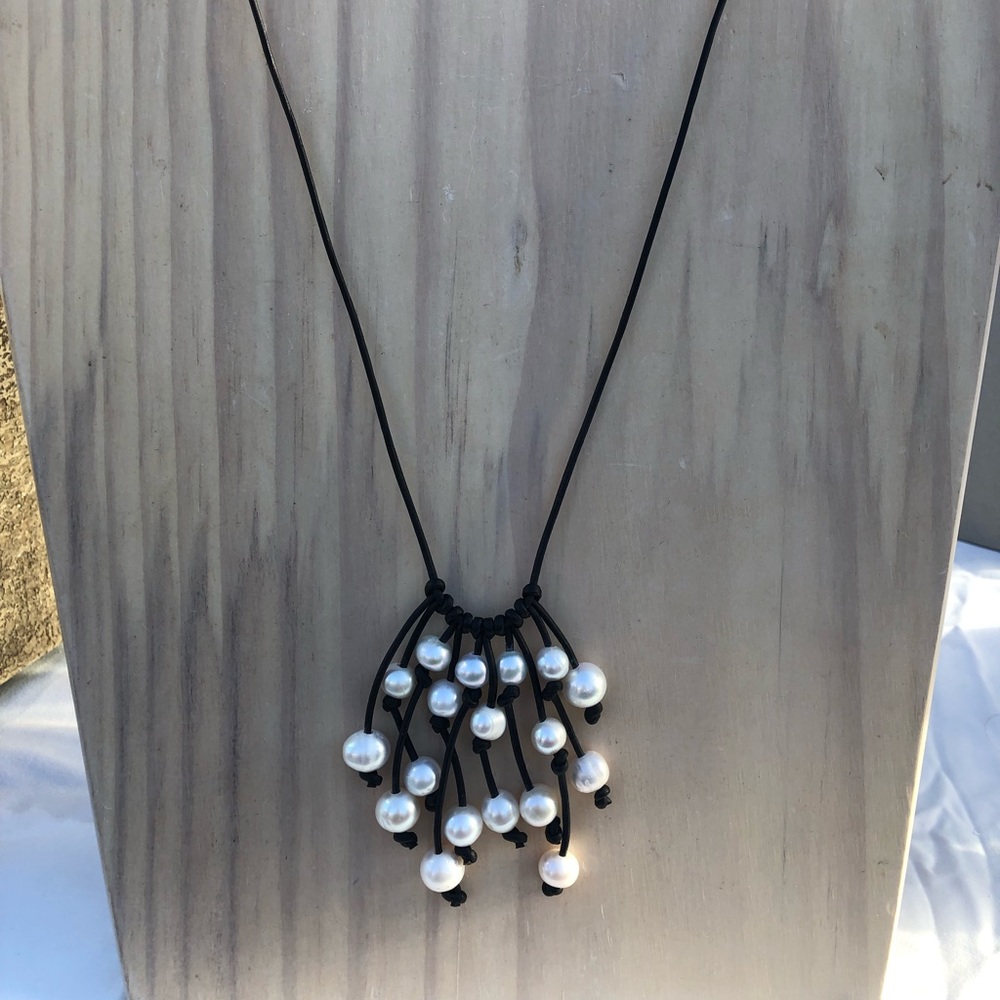 Fresh Water pearl and leather necklace